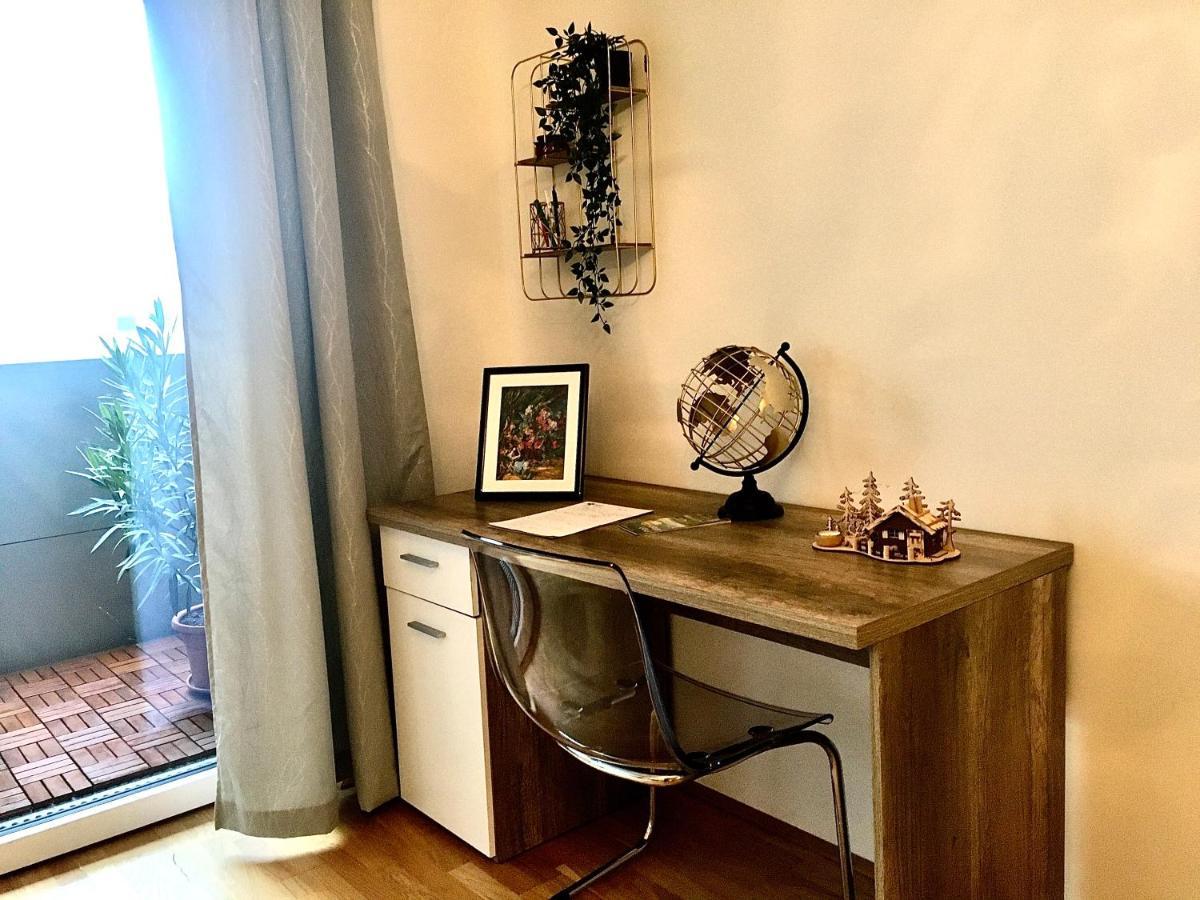 2 Bedroom Apartment Next To Metro U1 And Garage Parking Wina Bagian luar foto